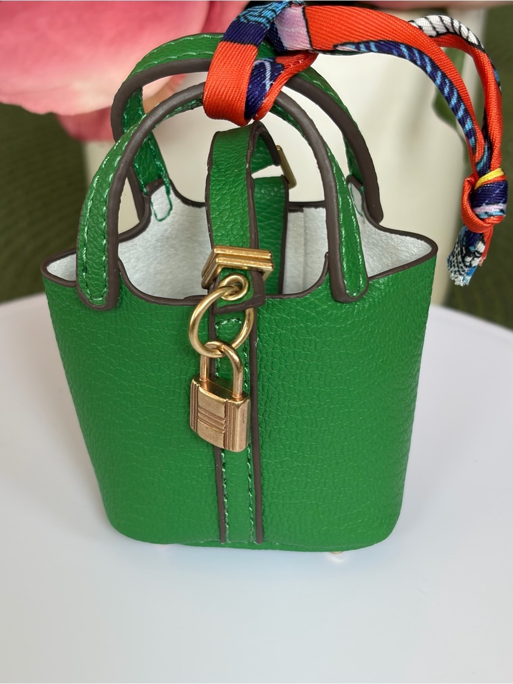 Mini Leather Bucket  Bag Charm iPod / Ear Bud Holder/ Case KELLY GREENE  NWOT